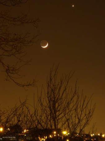 Croissant de lune cendrée et Vénus du 22 03 2015 sur Meaux (77100 )